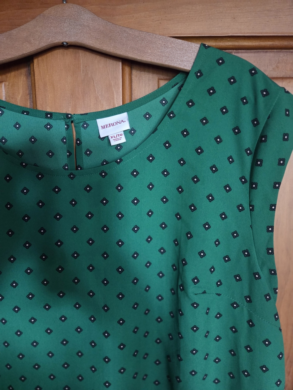 Merona Green Sleeveless Geometric Print Top